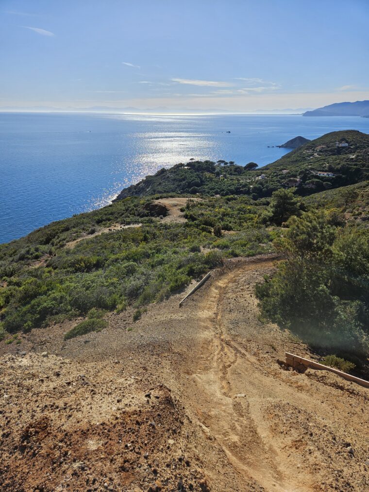 Elba.Life – Entdecken Sie die besten MTB-Routen auf Elba: 5 Mountainbike-Abenteuer, um die Insel zu entdecken 🚴🏼‍♀️