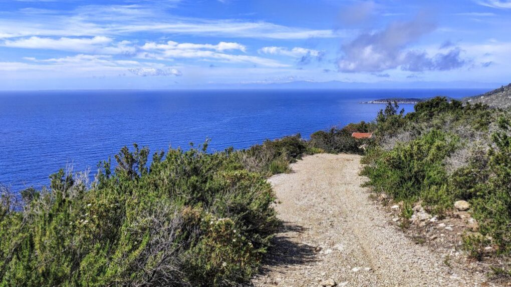 Elba.Life - 10 panoramic paths not to be missed on the Island of Elba📍🧭