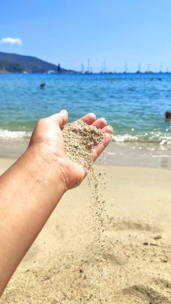 Elba.Life - Sabbia, sassi e scogli: scopri i mille colori dell'Isola d'Elba 🐚