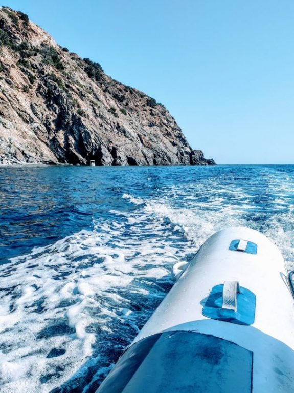 Elba.Life - Gite in barca: noleggio gommone 🛥️⚓ #3 itinerari consigliati per scoprire l'Elba